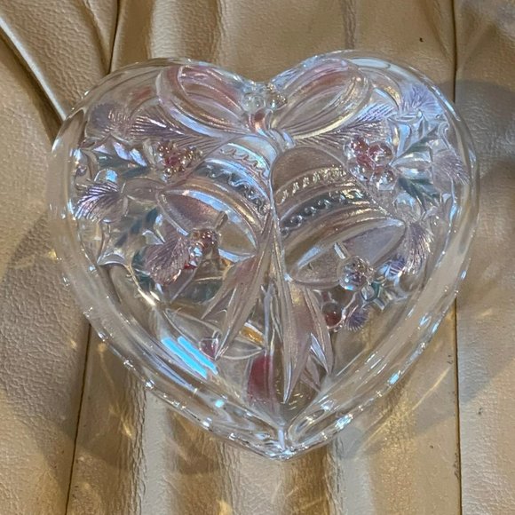 MIKASA NESTING HEART SHAPED BOWLS WITH CHRISTMAS BELLS DESIGN - Picture 3 of 5